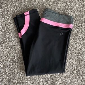 VOGO Athletica Leggings (Capris)
